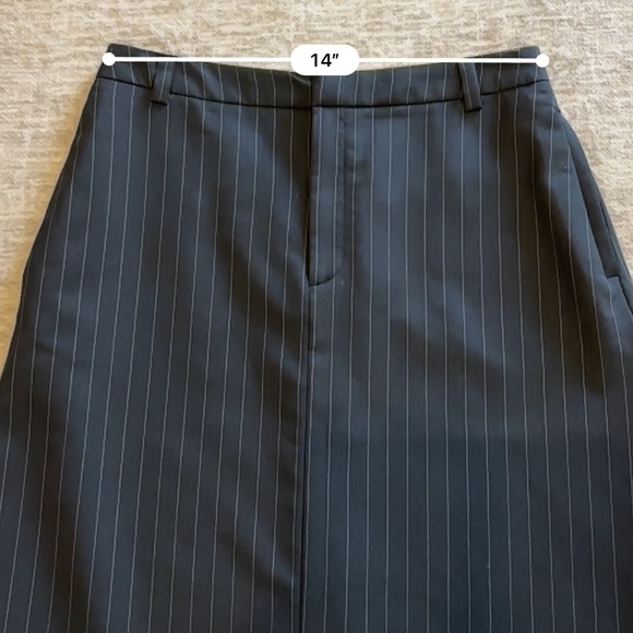 Banana Republic Factory BLACK pinstripe pencil skirt lined inside - Size 6 - Picture 8 of 9